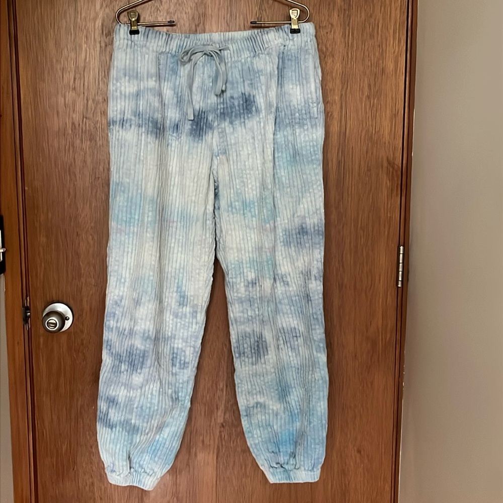 Camp High Collective Pocket Sweatpants Medium
John Mayer Andy Cohen Fav!